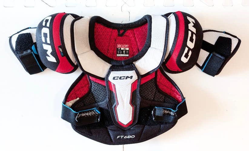 Small Junior CCM JetSpeed FT680 Shoulder Pads (Used)