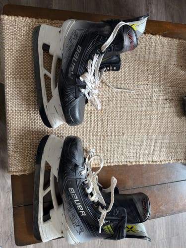 Black/Gray 2023 Bauer Vapor Hyperlite 2 Hockey Skates Regular Width 7 (Used)