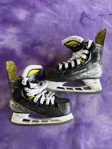 Youth Bauer Vapor 3X Hockey Skates Regular Width 13.5 (Used)