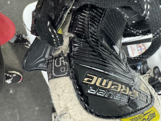 2018 Bauer Supreme 2S Hockey Skates Regular Width 5 (Used)