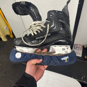 2022 Bauer Supreme Mach Hockey Skates Regular Width 9 (Used)