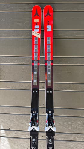 Women's 2022 Atomic Redster DH 215 cm Racing Skis With Bindings Max Din 20 (New)