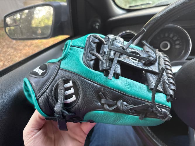 2025 Wilson A500 RH Baseball Glove 11.5" (New) with out tags