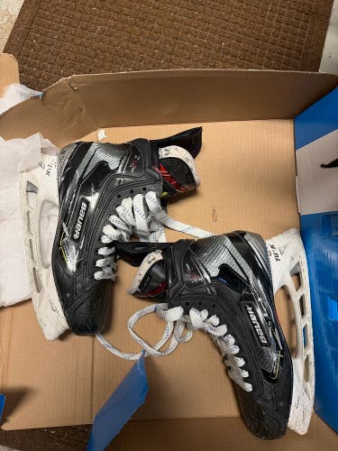 2019 Bauer Vapor 2X Pro Hockey Skates Regular Width 9.5 (Used)