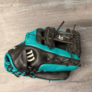 2025 Wilson A500 RH Baseball Glove 11.5" (New) with out tags