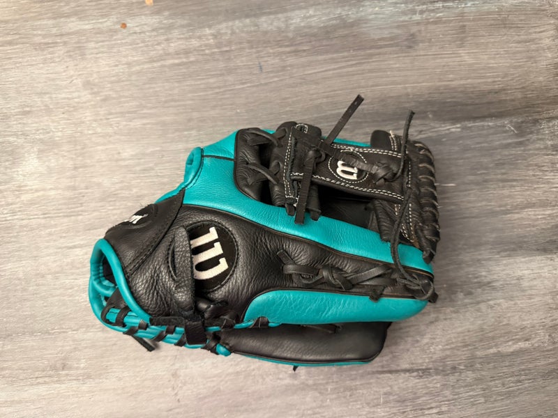 2025 Wilson A500 RH Baseball Glove 11.5" (New) with out tags