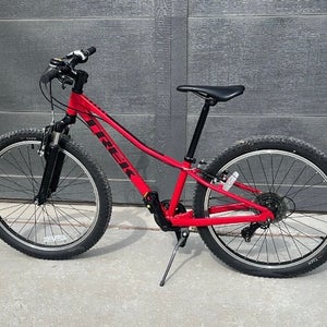 Unisex 2022 Trek Bike (Used)