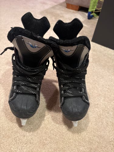 CCM Vector 03 Hockey Skates Regular Width 11.5 (Used)