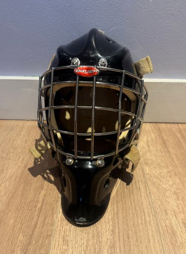Bauer Goalie Helmet - Senior Medium