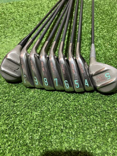 Women's Cobra Baffler Blade Right Handed Iron Set Ladies Flex Graphite Shaft 9 Pieces (Used)