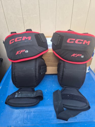 CCM senior 1.5 knee pads (Used)