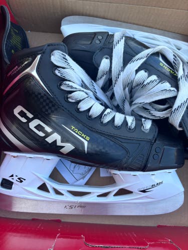 2024 CCM Tacks Vector Premier (SMU) Hockey Skates Regular Width 7.5 (Used)