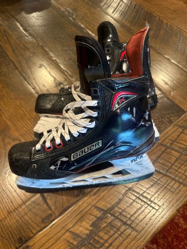 2017 Bauer Vapor 1X Hockey Skates Regular Width 9 (Used)
