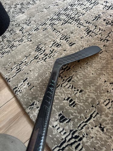 Senior Bauer Vapor Hyperlite 2 Right Handed Hockey Stick P92M 77 Flex Pro Stock (New)