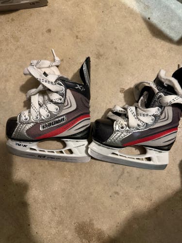 2011 Bauer Vapor X1.0 Hockey Skates Regular Width 6 (Used)