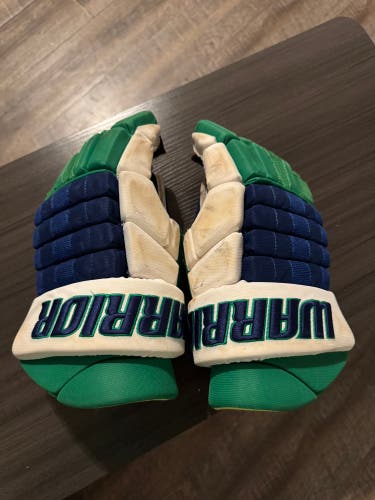Warrior Alpha Classic NHL Gloves 14" (Used)