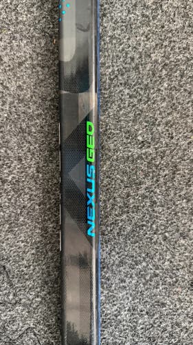 Junior Bauer Nexus Geo Right Hand Hockey Stick - RH P88 55 Flex (Used)