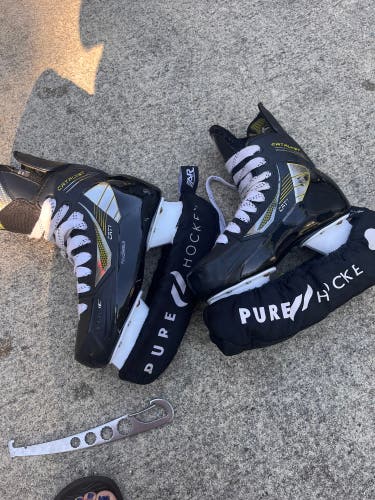 2022 True Catalyst 7 Hockey Skates Regular Width Size 4 (Used)