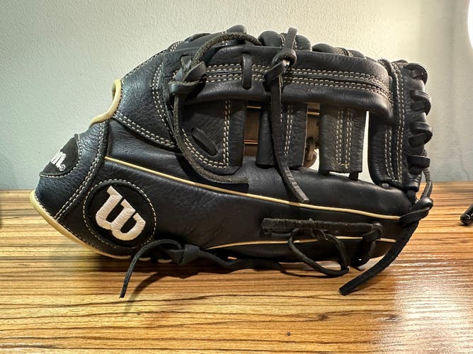 Wilson A700 RH Baseball Glove 12.5" (Used)