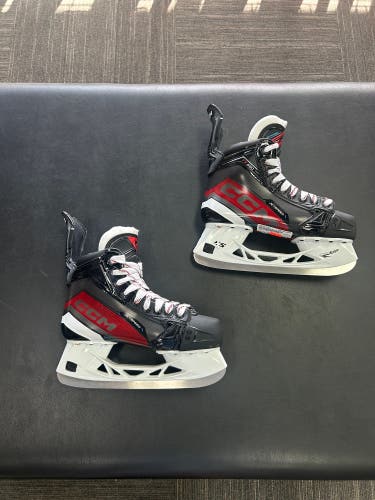 NEW CCM JetSpeed FT680 Skates Size 5