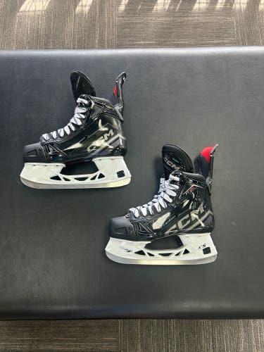NEW CCM JetSpeed FT690 Skates Size 4