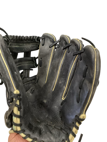 Used Wilson A1000 BB/SB Glove RH Throw Black 12 1/2" 11613-S000182019