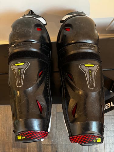 Intermediate Bauer Vapor Hyperlite 13" Shin Pads (Used)