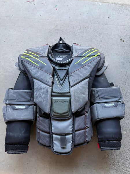 Senior Large Bauer Hyperlite Goalie Chest Protector (Used)