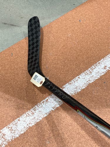 Senior Bauer Flypro Hockey Stick Right Handed P88 76 Flex (Used)