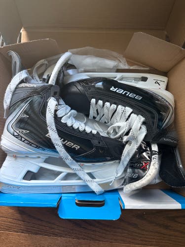 Black/Gray 2025 Bauer Vapor XLTX Pro+ Hockey Skates Fit 2 Size 8