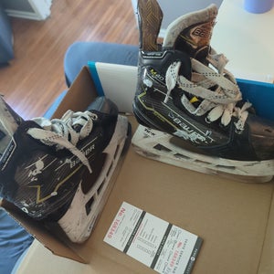Bauer Supreme M40 Hockey Skates Regular Width Size 3.5 (Used)