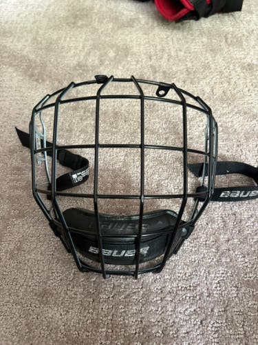 Medium Bauer Oreo Cage (Lightly Used)