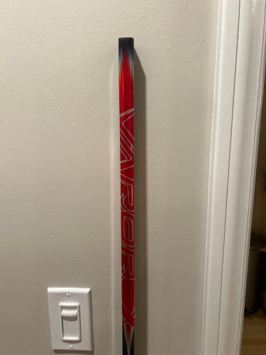 Senior Bauer Vapor Flylite Left Hand Hockey Stick P28 77 Flex (New)