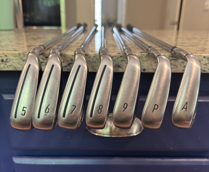 Men's 2022 TaylorMade Stealth Right Handed Iron Set Stiff Flex (7 Clubs) #5 - #9, PW, GW (Used)
