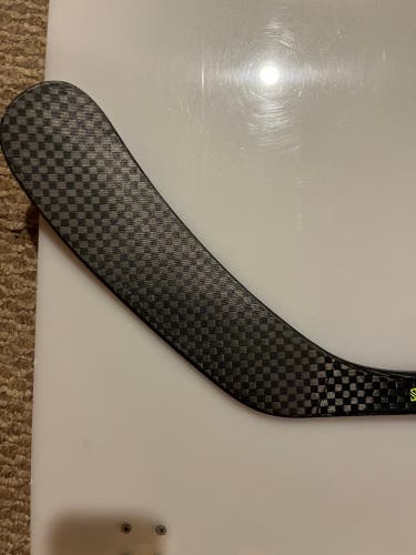 Intermediate Warrior Alpha LX2 Right Handed Hockey Stick M03 or max height W03 55 Flex (New)