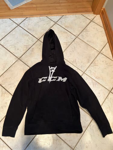 Black Adult Unisex Medium CCM Sweatshirt (Used)