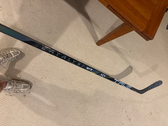 Senior True Catalyst 9x3 Left Hand Hockey Stick 95 Flex (Extended)