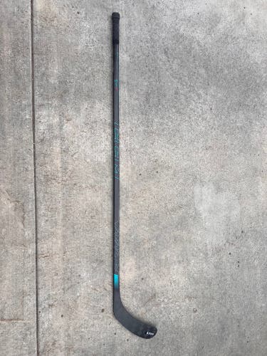 Senior CCM Vizion Right Handed Hockey Stick P29 85 Flex (Used)