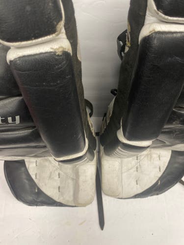 31" Vaughn Velocity Goalie Leg Pads (Used)