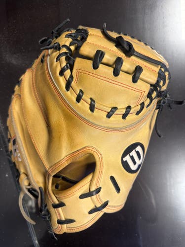 Catcher's RH Wilson A2000 Baseball Glove 33" (Used)