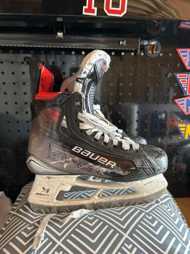 2023 Bauer Vapor X5 Pro Hockey Skates Size 4 (Used)