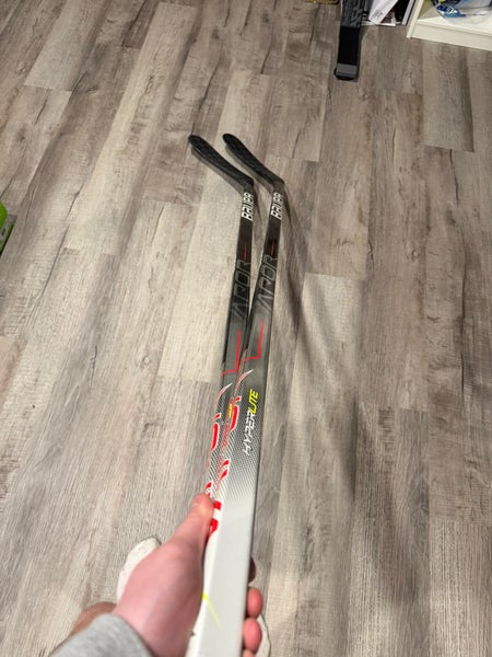 2 Pack Intermediate Bauer Vapor Hyperlite Left Hand Hockey Stick P92 65 Flex (New)