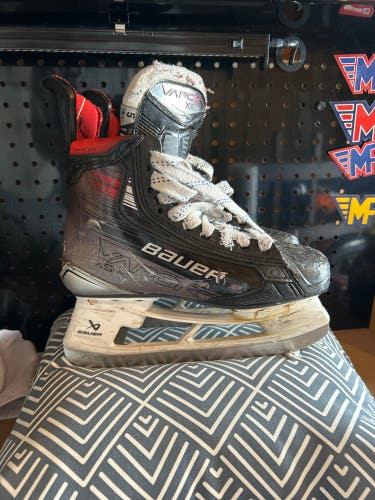 2023 Bauer Vapor X5 Pro Hockey Skates Size 5 (Used)
