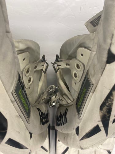 31" Reebok 9000 Goalie Leg Pads (Used)