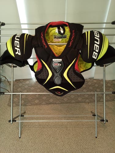 Men's Medium Junior Bauer Vapor 2X Shoulder Pads (Used)