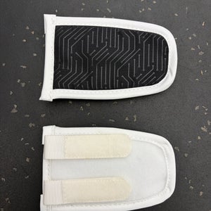 Bauer S26 Goalie Pad Knee Wing Pair - White (1060623)