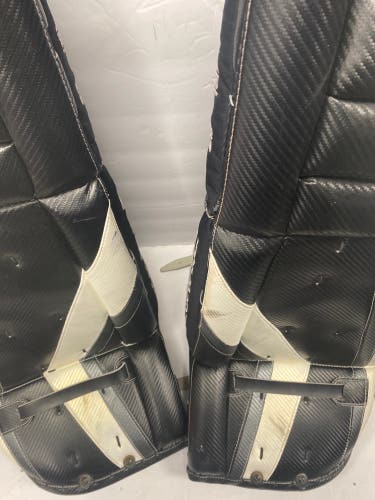 32" Simmons 992 Goalie Leg Pads (Used)