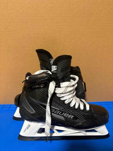 Brand New Bauer Pro Goalie Skates 9.5 Fit 2 *Send Offers*