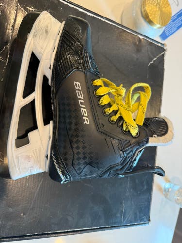 2024 Bauer Supreme Shadow Hockey Skates Size 4 (Used)