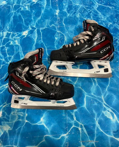 Senior CCM Extreme Flex E6.9 Hockey Goalie Skates Regular Width Size 6.5 (Used)